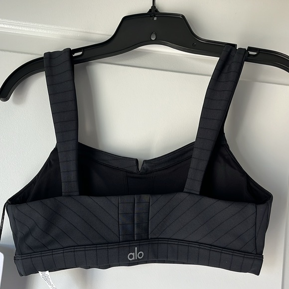 Brand new Alo yoga Anthracite / black bra Medium super cute and flattering - Picture 2 of 9